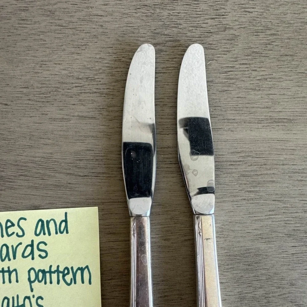 2 Holmes & Edwards Inlaid Youth 1940 Silverplate‎ Dinner Knives